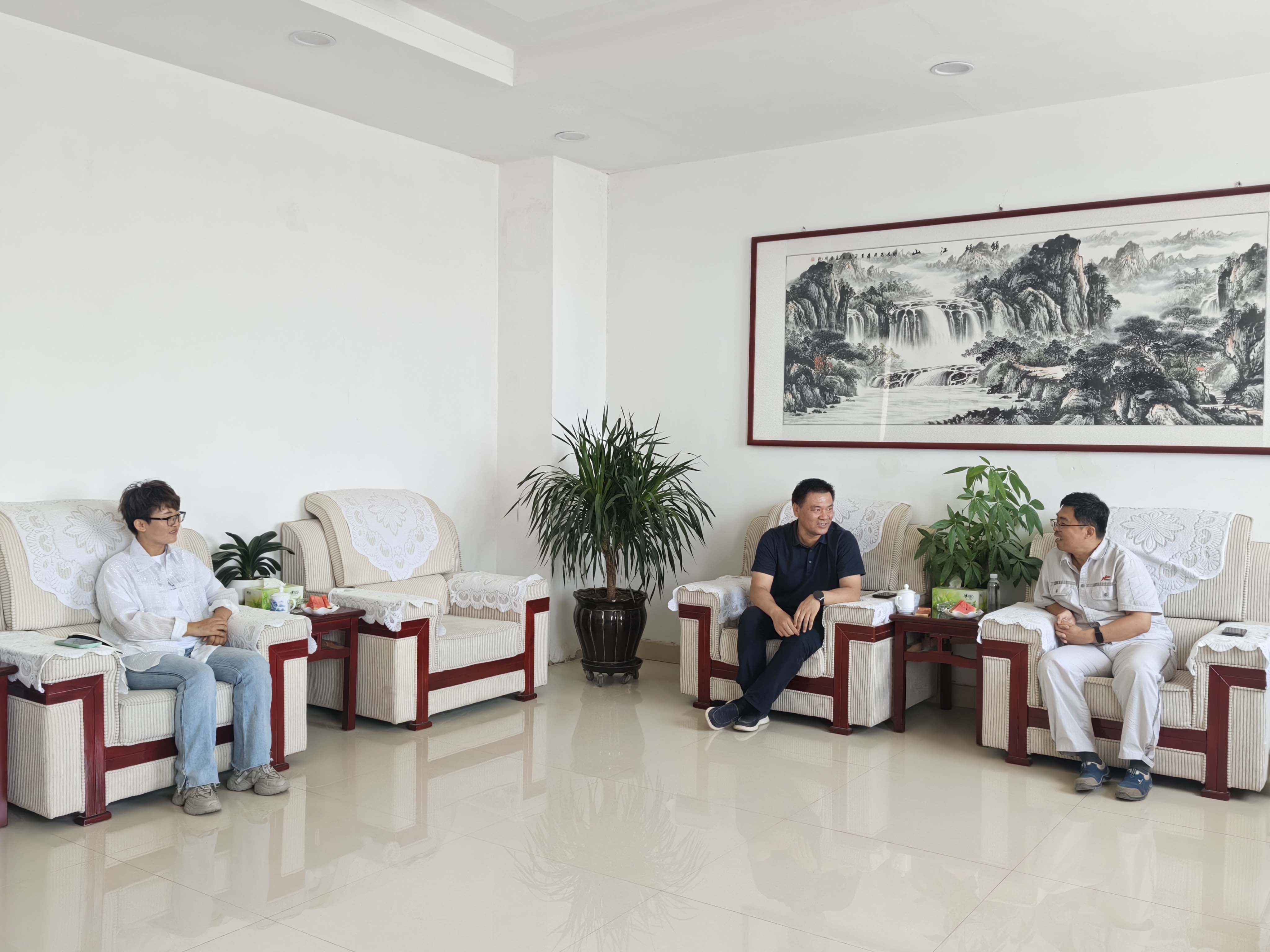英吉沙县常委王巍一行莅临英吉沙公司调研